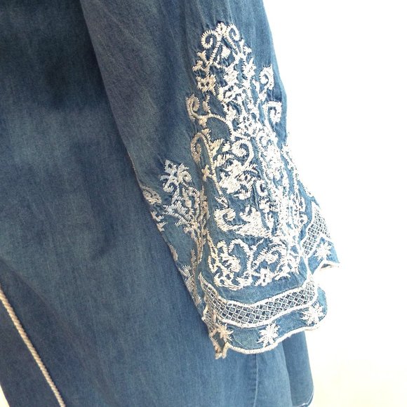 Chic Connection Boho Blue Chambray Long Bell Sleeve Embroidered Dress Size Small - Picture 6 of 9